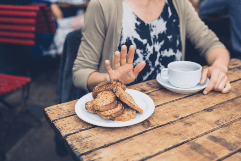 Gluten hassasiyeti son yıllarda daha sık rastlanmaya başladı. Kişilerin günlük hayatını olumsuz etkileyen gluten hassasiyetine karşı önlem alınmadığında vücutta ciddi başka sağlık sorunları ortaya çıkıyor.