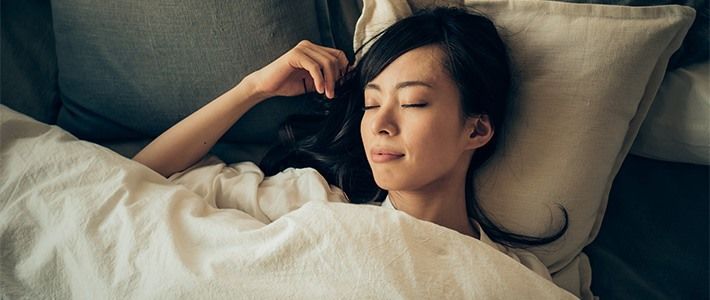 Uyku sağlıklı bir beden için büyük öneme sahiptir. Bu sebeple sağlıklı uykunun kaç saat olması gerektiği çoğu zaman merak edilir. Son olarak Japon hükümeti ise yetişkinlere 6 saatten az uyumayın çağrısında bulundu.
