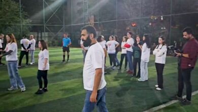 Hastalarla, cerrahlar bu kez halı sahada bir araya geldi. Koşuyolu Yüksek İhtisas Eğitim ve Araştırma Hastanesi'nde kalp veya akciğer nakli olan hastalarla, nakil operasyonlarını gerçekleştiren hekimler halı sahada futbol oynadı.