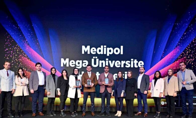 Medipol Eğitim ve Sağlık Grubu’na 3 yıldızlı ödül 1 Bu yıl 5’incisi düzenlenen SECRET CV “İK’nın Yıldızları Ödülleri”nde markasıyla sektörde başarılı işlere imza atan kurumlar ödüllendirildi. Medipol Eğitim ve Sağlık Grubu “İK’nın Yıldızları” kategorisinde 3 ödüle layık görüldü.