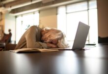 Yoğun iş hayatı kimi zaman ise çocuklar sebebiyle ebeveynler uykuya son derece az süre ayırıyor. Peki, 6 saatten az uyumanın ne gibi zararları var?