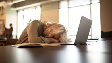 Yoğun iş hayatı kimi zaman ise çocuklar sebebiyle ebeveynler uykuya son derece az süre ayırıyor. Peki, 6 saatten az uyumanın ne gibi zararları var?