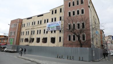 Alibeyköy Haliç Hospital binası yıkılıyor. Eyüpsultan Belediyesi yıkımına başlanan binanın yerine daha modern, daha işlevsel bir proje hazırladı.