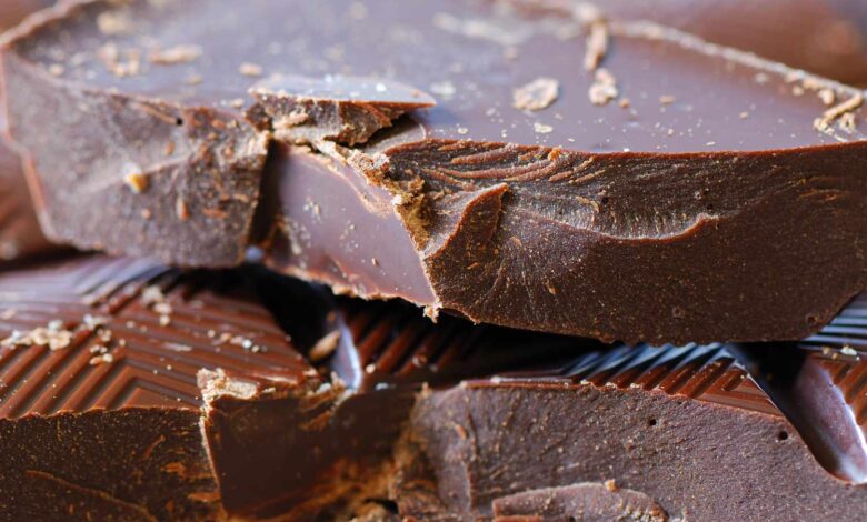 Çikolata denildiğinde akla faydadan çok zarar geliyor. Ancak bitter çikolata, sütlü ya da beyaz çikolataya göre tam bir şifa deposudur.