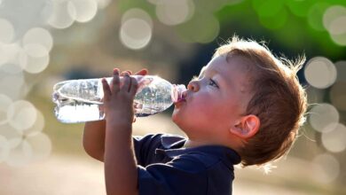 Yaz aylarında litre litre tüketilen su, genellikte kış mevsiminde fazlaca içilmiyor. Peki, sağlıklı bir beden için kim, kaç litre su içmeli?