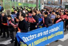 Güney Koreli doktorlar tutuklanma tehdidiyle karşı karşıya