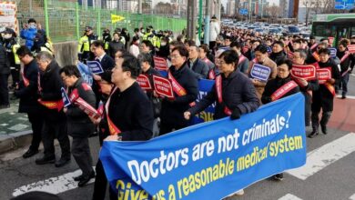 Güney Koreli doktorlar tutuklanma tehdidiyle karşı karşıya