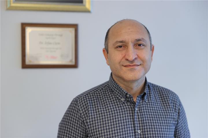 Medikal Onkoloji Uzmanı Prof. Dr. İrfan Çiçin, akıllı ilaçlar ve immunoterapilerle birlikte artık akciğer kanserinde umut olduğunu ifade etti.