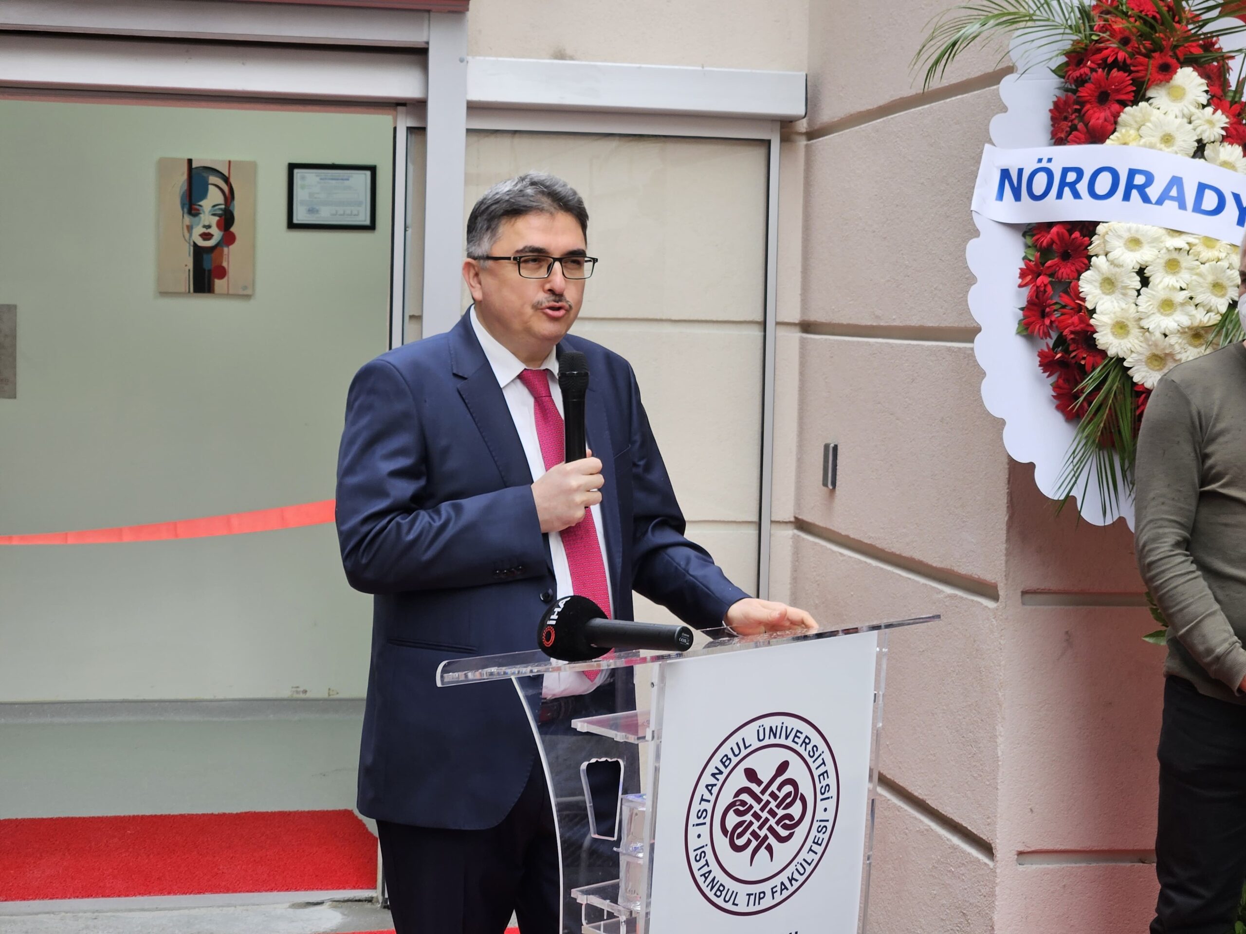 İstanbul Üniversitesi İstanbul Tıp Fakültesi’nde beyin cerrahisinde kullanılan gamma knife ünitesinin açılışı düzenlenen törenle gerçekleştirildi.