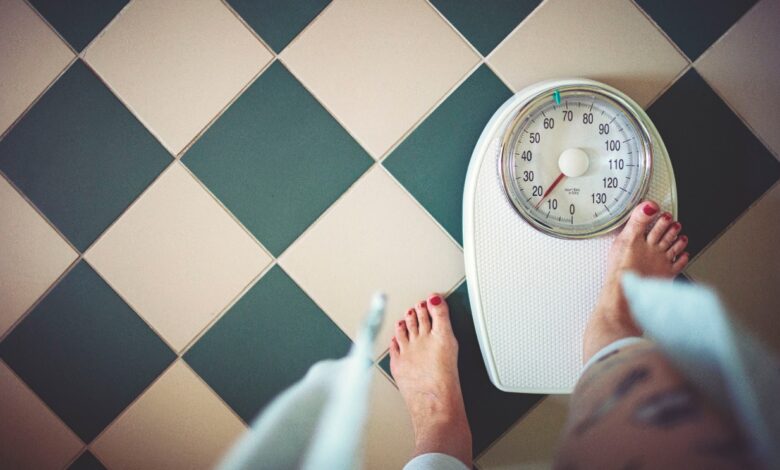 Kadınlarda yaş ilerledikçe kilo vermek gittikçe zorlaşır. Beslenme ve spor konusunda yapılan hatalar metabolizmayı yavaşlatır...