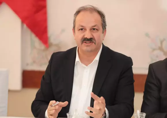 Sağlık-Sen Genel Başkanı Mahmut Faruk Doğan, Hekimlik Meslek Kanunu'nun çıkarılması gerektiğini belirtti.