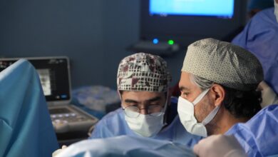 Yabancı ülkelerden gelen pek çok doktor, şehir hastanelerinde yapılan ameliyatları izlemek için sıraya giriyor.