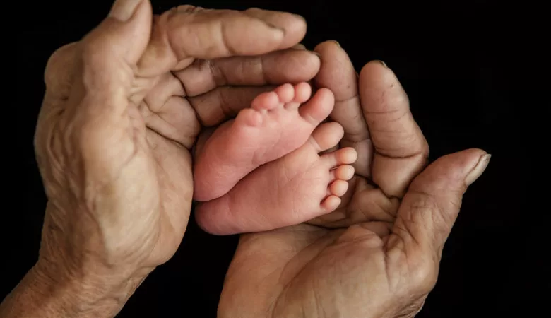 İnsan ömrü uzuyor! 2080 yılında ortalama 120 sene olacak 1 Prof. Dr. Esin Şenol, Muğla’da düzenlenen ‘Aşı Okulu’ konferansında ortalama insan ömrünün uzadığını belirtti.