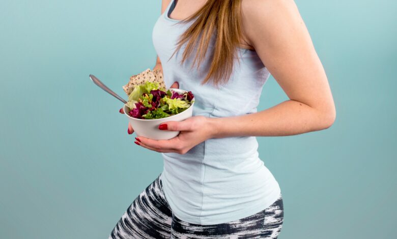 Kadınların yaklaşıl %13’ünü etkileyen PCOS, başka sağlık sorunlarına sebep olabilir. PCOS'luların diyetlerine özen göstermesi tavsiye ediliyor.
