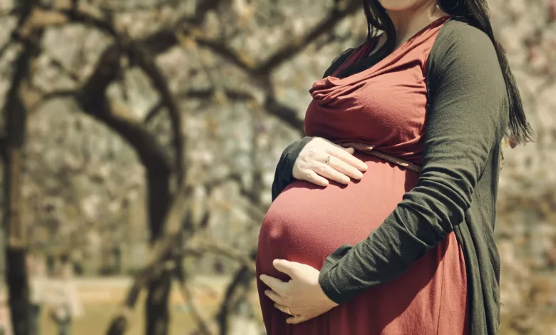 Polikistik over senromu (PCOS) kadınları etkileyen önemli bir sağlık sorunudur. Peki, PCOS yaşayan bir kadın gebe kalabilir mi?