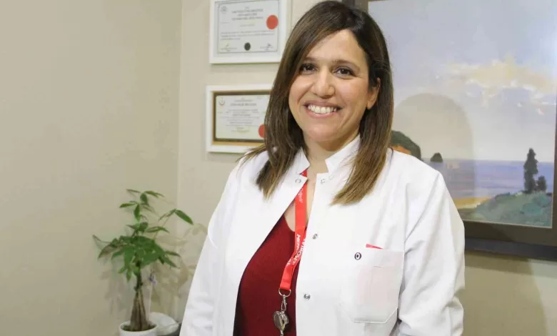 Uzm. Dr. Özden Yener Çakmak, huzursuz bacak sendromu yaşayan pek çok hastada altta yatan bir neden bulunduğunu belirtti.