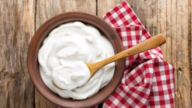 Sofralardan eksik edilmeyen yoğurdun kilo vermeye yardımcı olup olmadığı merak ediliyor. Peki, yoğurt zayıflatır mı?