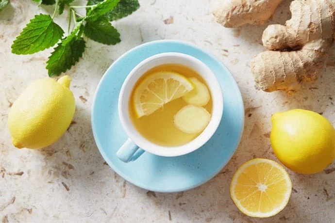 Zencefil ve limon ikilisi mideyi sakinleştirici özelliğe sahiptir. Peki, zencefil çayı uyumadan önce içildiğinde nelere faydalıdır?