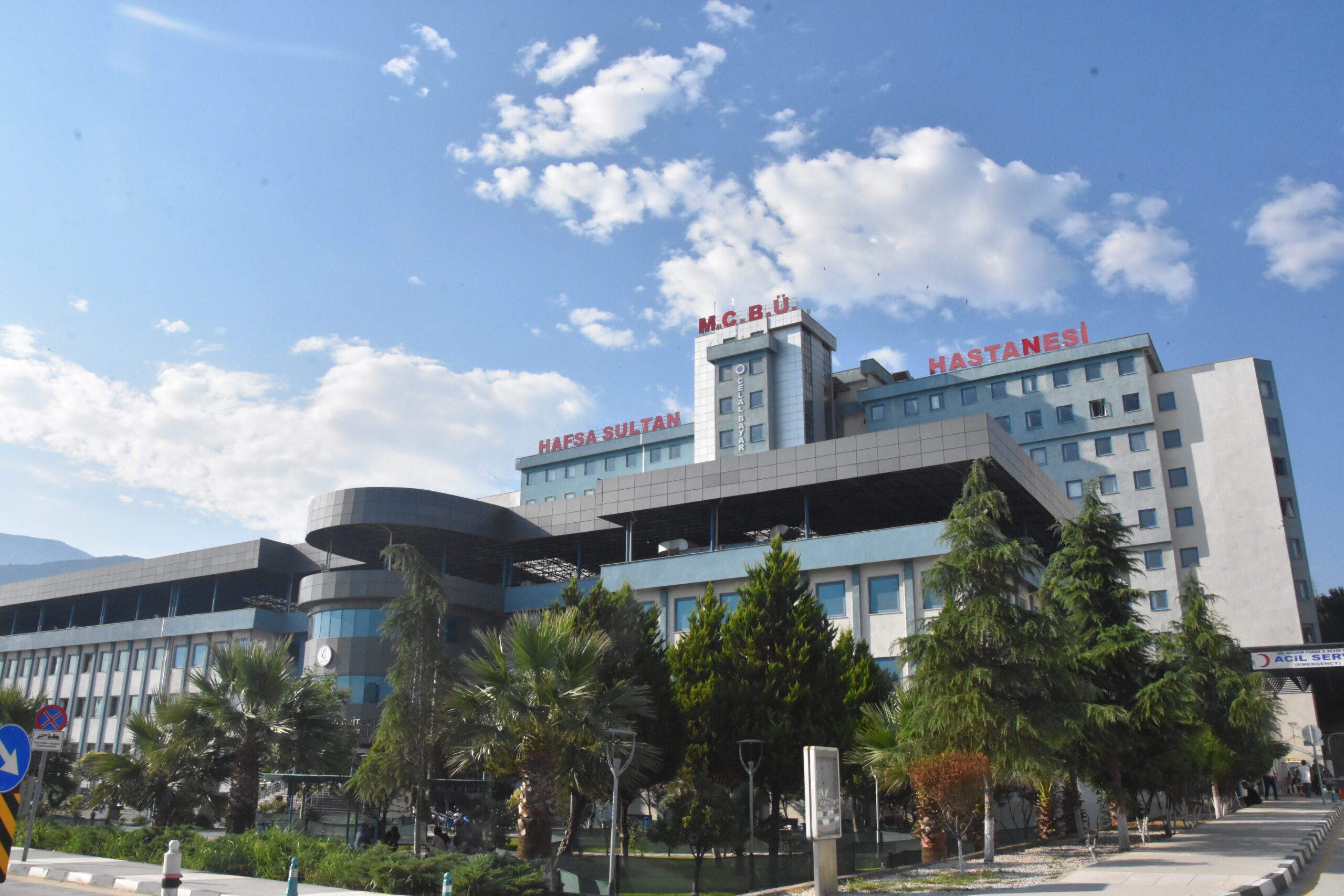 Manisa Celal Bayar Üniversitesi Hafsa Sultan Hastanesi, sağlık turizmi alanında önemli bir adım atarak Dosthealth ile iş birliği yaptı.
