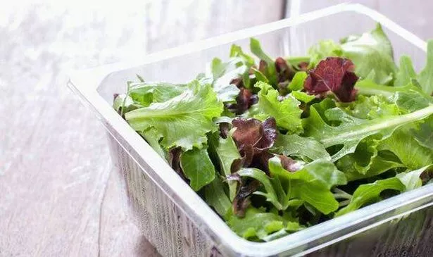 Fresh & Ready Foods firmasına ait ürünlerle ilişkilendirilen listeria salgını nedeniyle Kaliforniya ve Nevada'da en az 10 kişi hastaneye kaldırıldı.