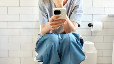 Yeni bir araştırmaya göre, tuvalette akıllı telefon kullananların hemoroid (basur) riski yüzde 46 daha yüksek.