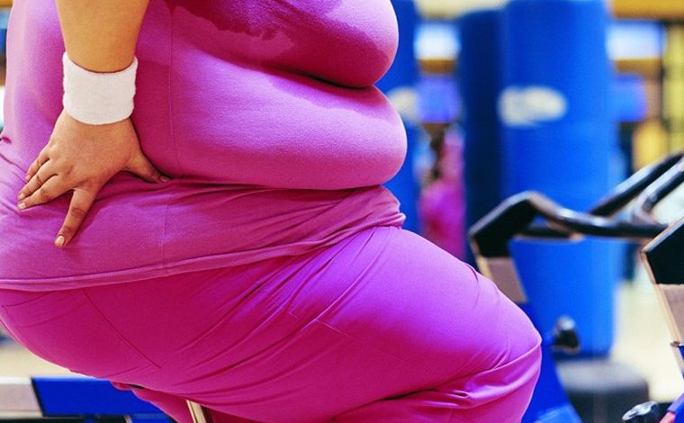 Uzmanlar; obezite, kronik iltihaplanma ve tip 2 diyabet arasındaki güçlü bağa dikkat çekiyor. Bu döngü kırılmadığında hem kan şekeri kontrolü zorlaşıyor hem de ciddi sağlık sorunlarının riski artıyor.