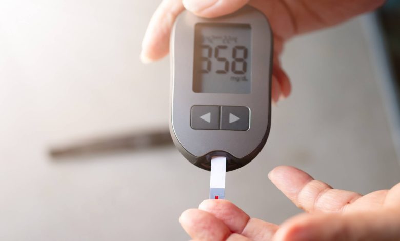 Belirti vermeden ilerleyen yüksek kan şekeri, milyonlarca kişiyi farkında olmadan kalp hastalıkları riskiyle karşı karşıya bırakıyor.