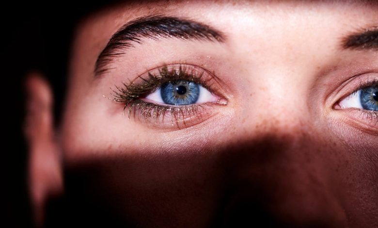 Işık çakmaları, bulanık görme ve gözde oluşan garip şekiller… Migrenin bu belirtileri çoğu zaman hafife alınıyor.