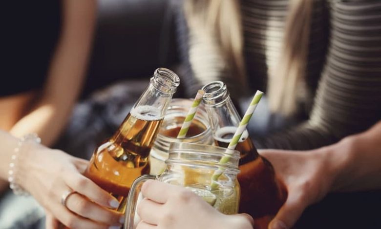 Bu alışkanlık karaciğerde sessiz hasarı büyütebilir 1 Hafta içi alkol almayıp tüm içkiyi hafta sonuna bırakanlarda karaciğer riski küçümsendiğinden daha büyük olabilir.