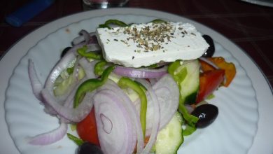 Girit usulü beslenme: dünyanın en çok incelenen diyeti 21 Feta peynirli, domatesli ve zeytinli klasik Yunan salatası